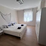 Makakada Apartment *